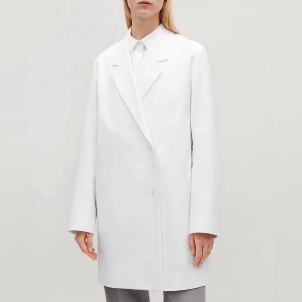 COS -White longline structured belted oversized boxy fit blazer.Size EU 34